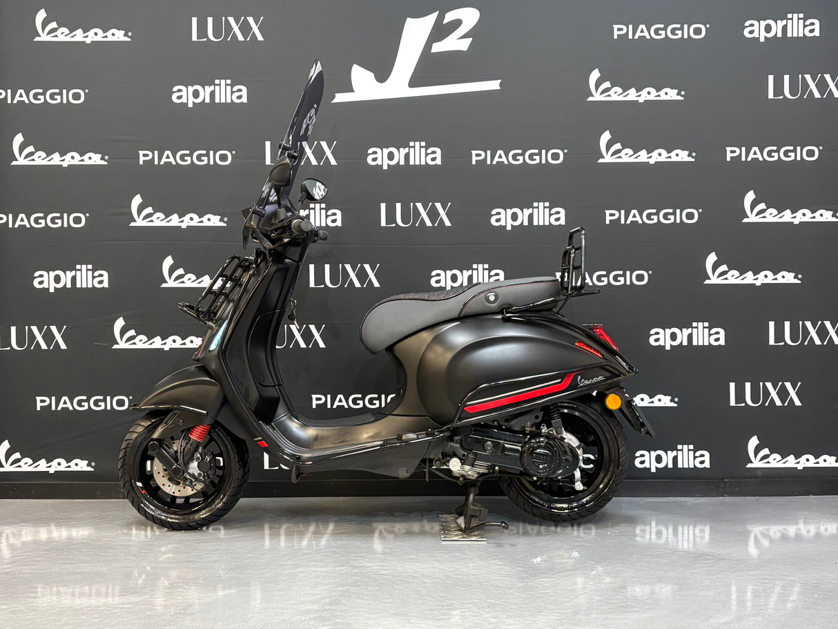 Vespa Sprint | Mat Zwart | 1 eig