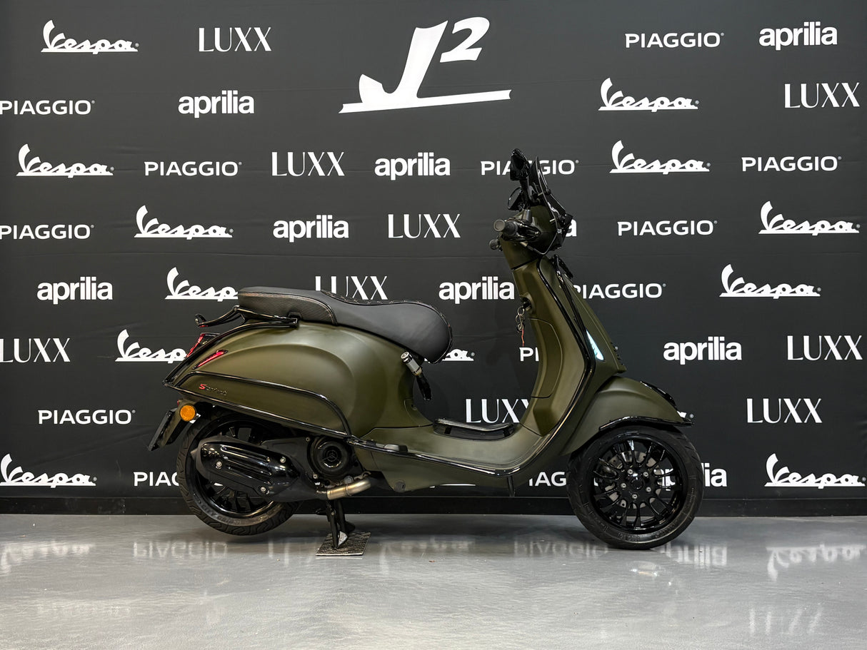 Vespa Sprint | Army Green | 1 eig