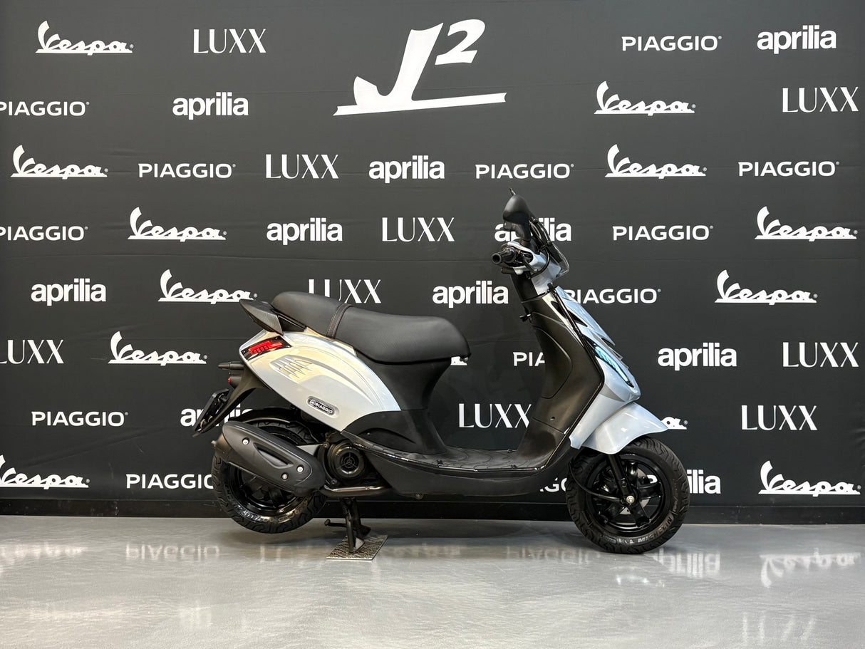 Piaggio Zip | White Gold