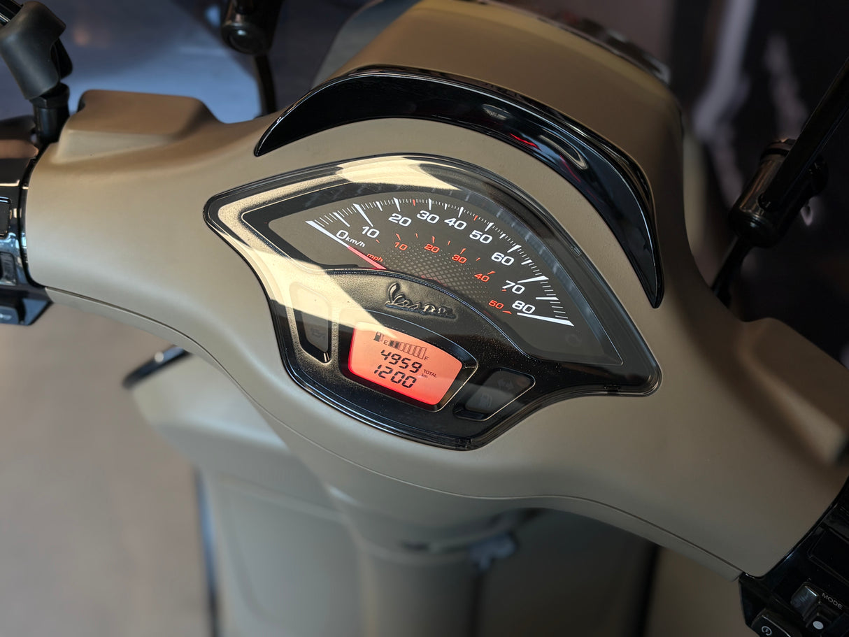 Vespa Sprint | Desert Storm