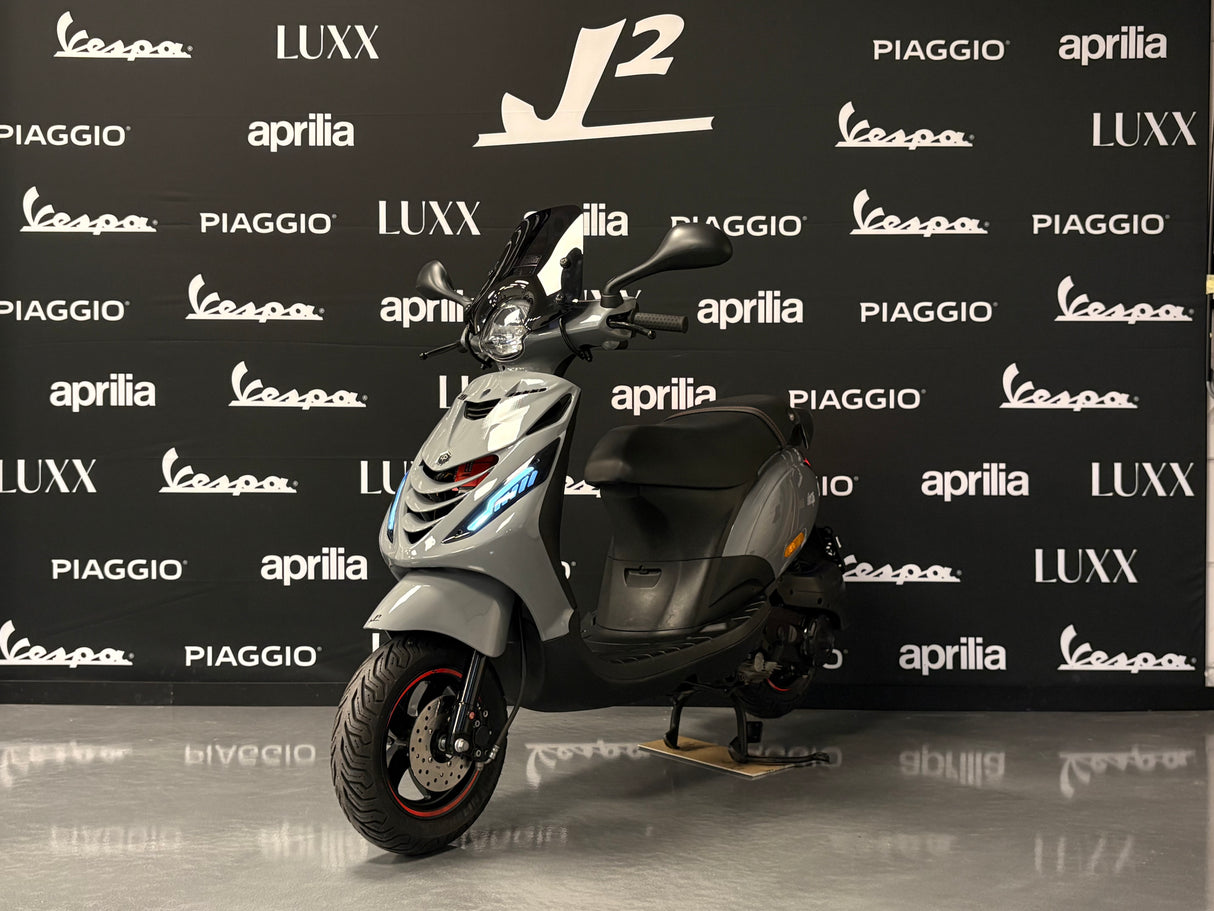 Piaggio Zip | Nardo Grey | 1 eig