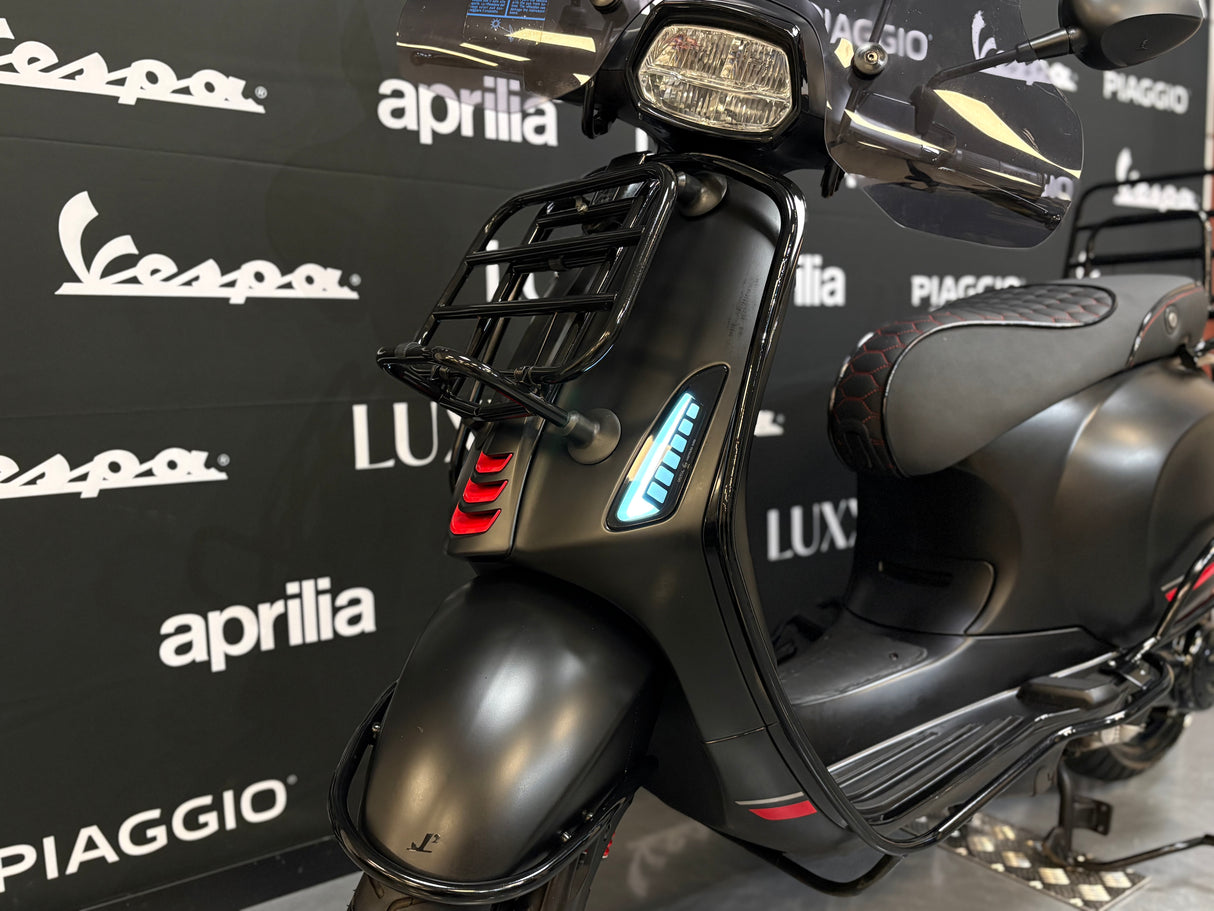 Vespa Sprint | Mat Zwart | 1 eig