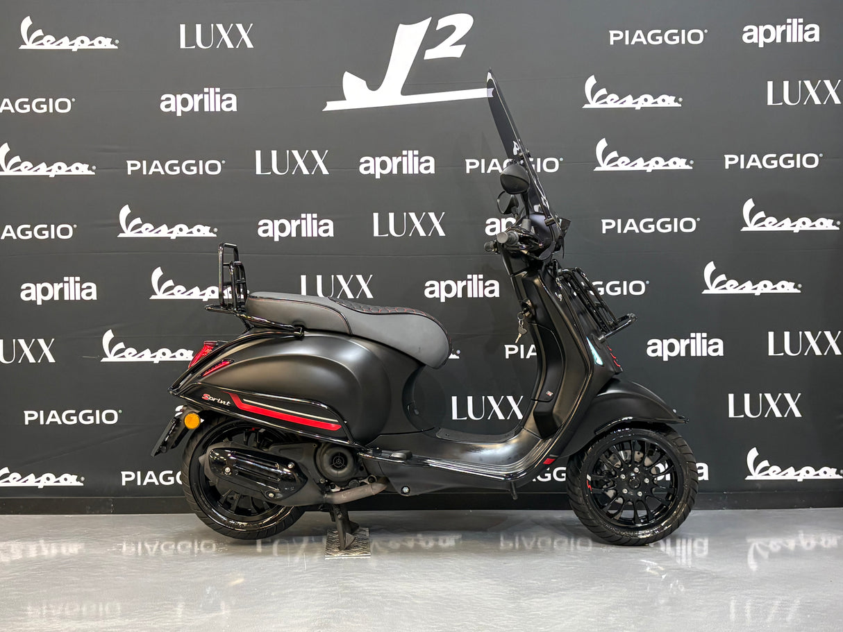 Vespa Sprint | Mat Zwart | 1 eig