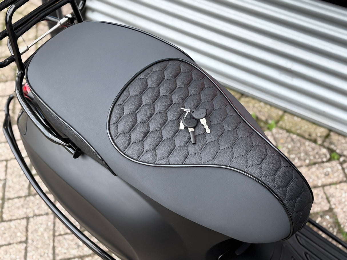 Vespa Elettrica | Mat Zwart | 1 Eig