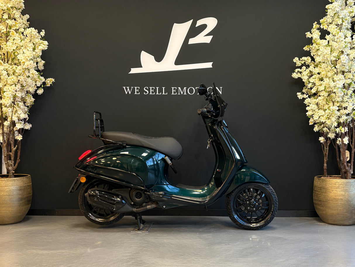 Vespa Sprint | Jaguar Green