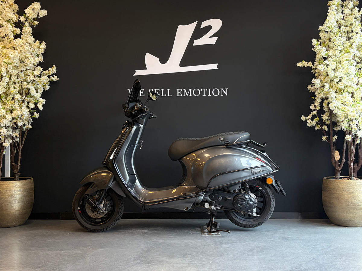 Vespa Sprint | Porsche Agaat Grijs