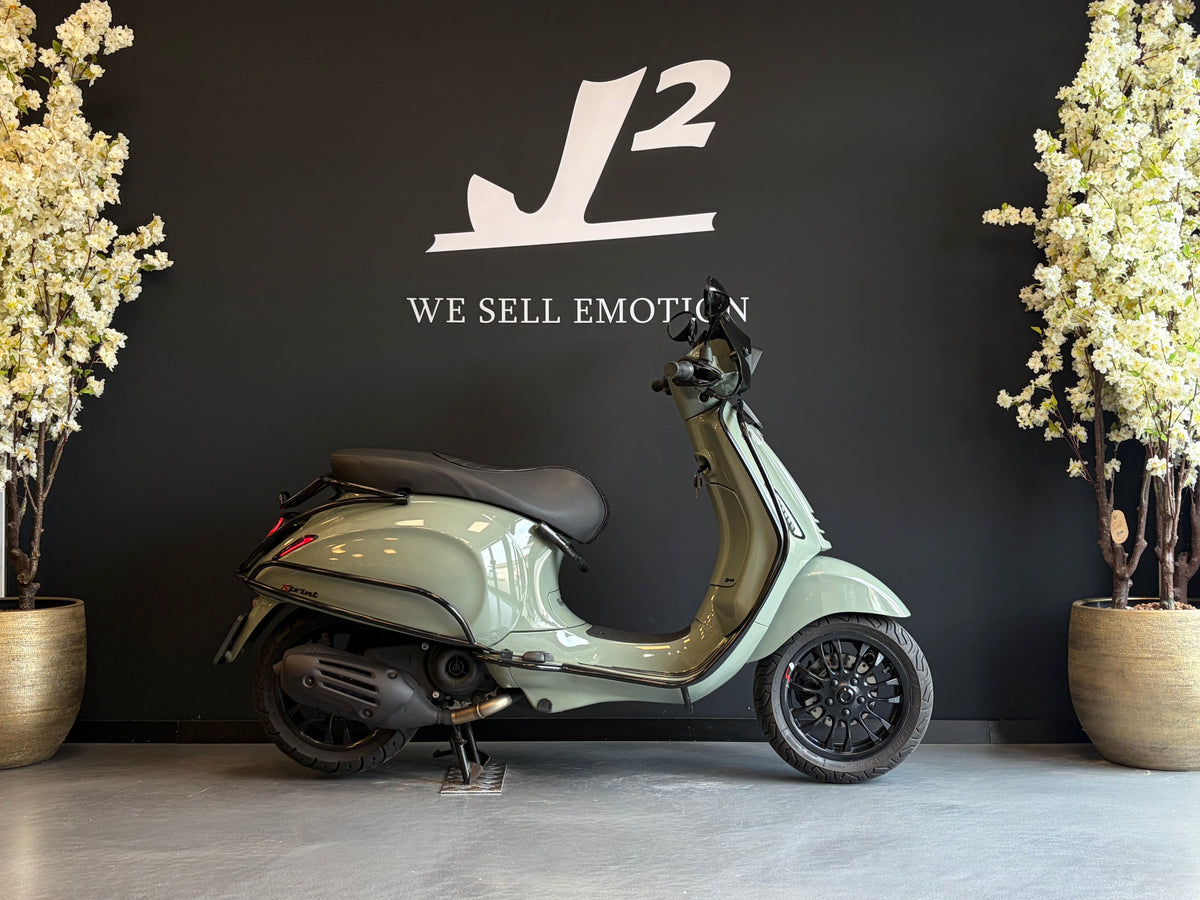 Vespa Sprint | Kaki Green