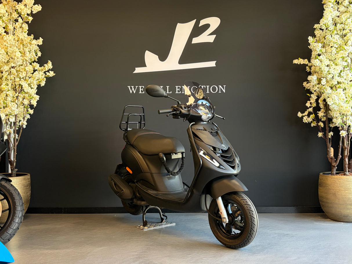 Piaggio Zip | Mat Zwart