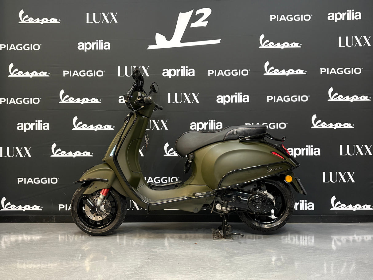 Vespa Sprint | Army Green | 1 eig