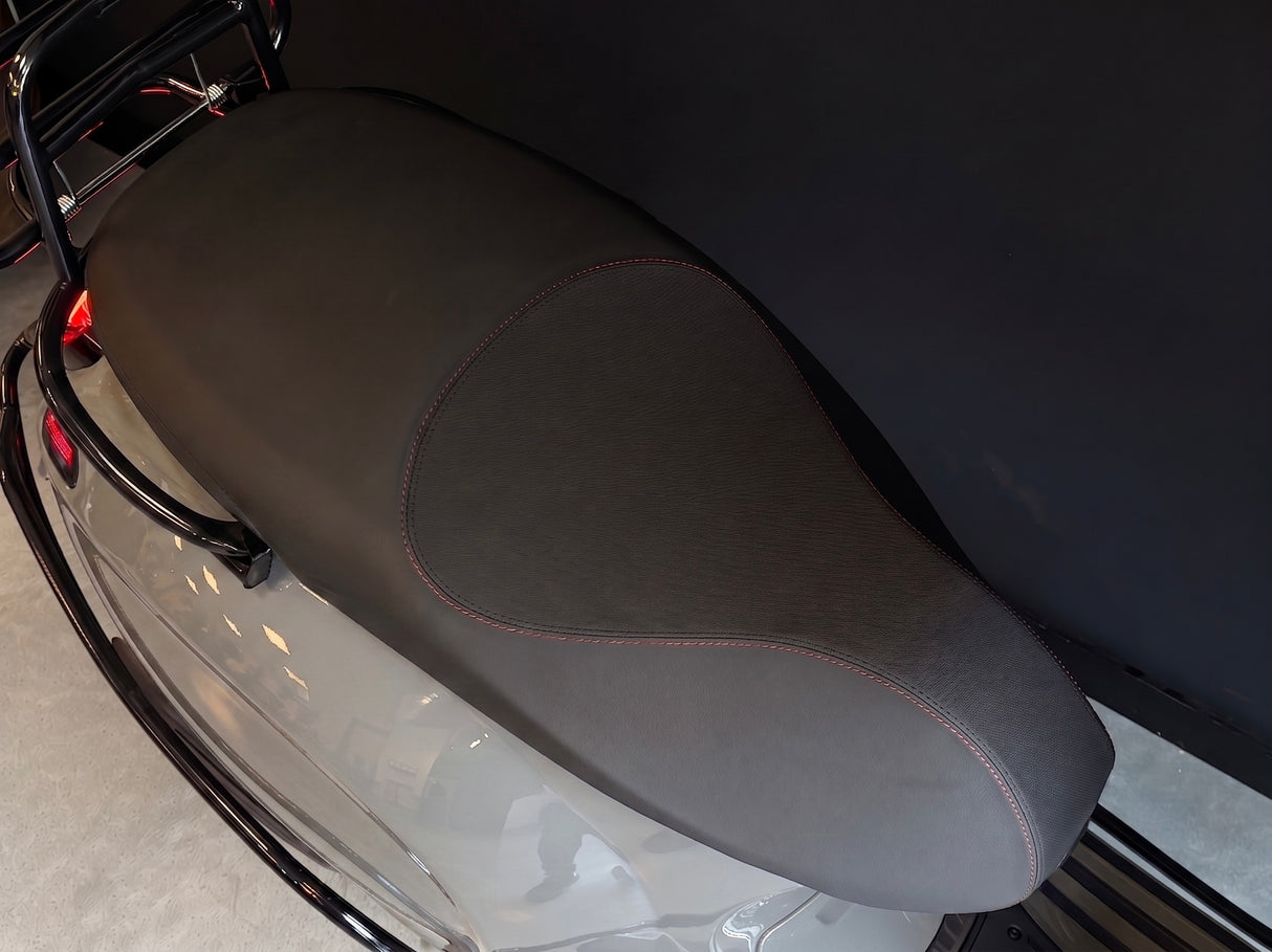 Vespa Sprint | Porsche Krijt Grijs