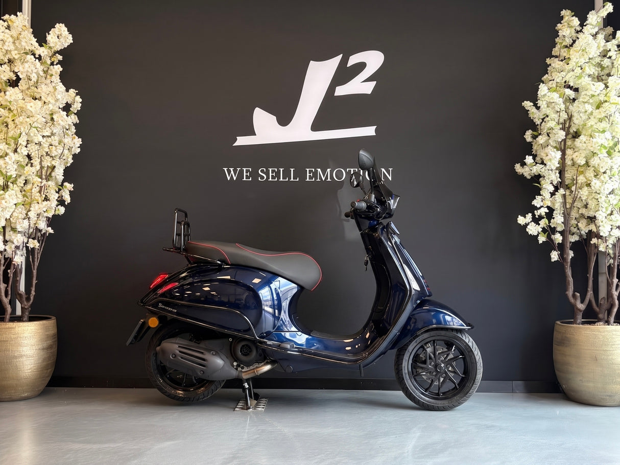 Vespa Sprint | Dark Midnight Blue