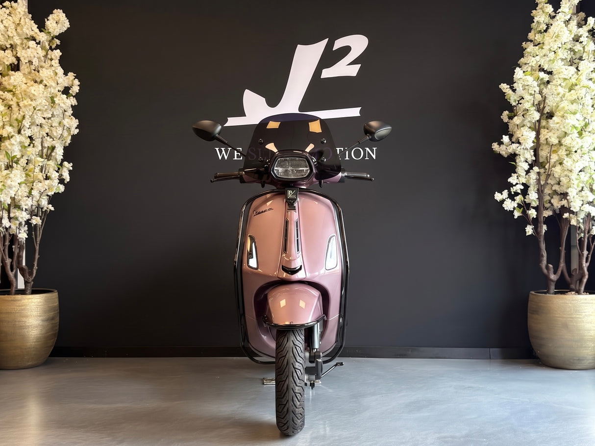 Vespa Sprint | Rolls-Royce Rose Quartz