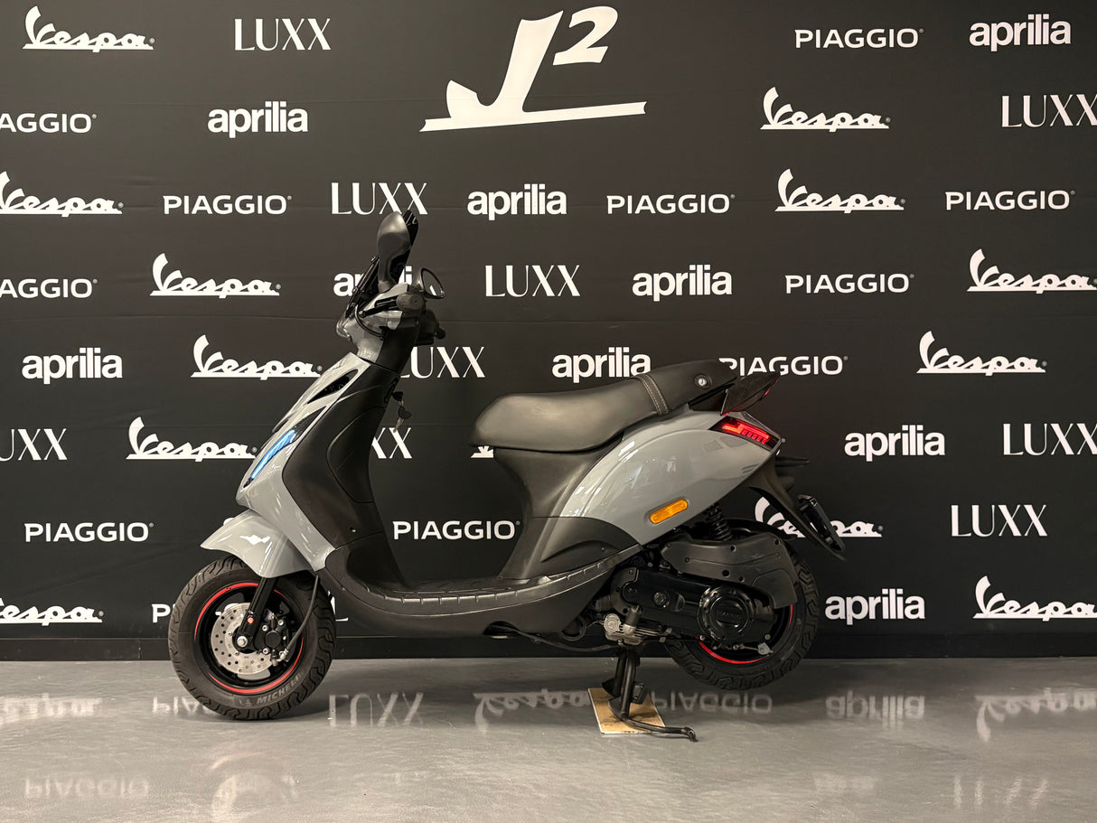 Piaggio Zip | Nardo Grey | 1 eig