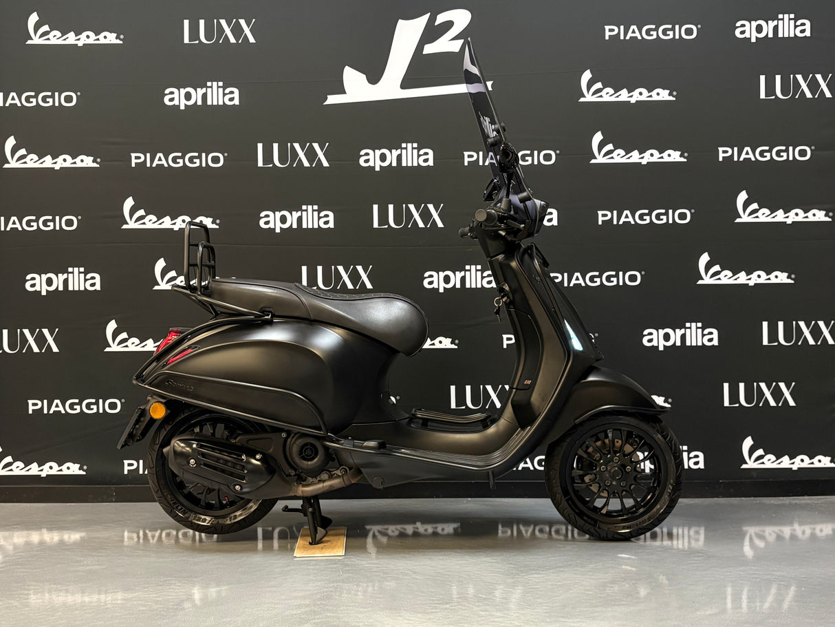 Vespa Sprint | Mat Zwart | 1 eig