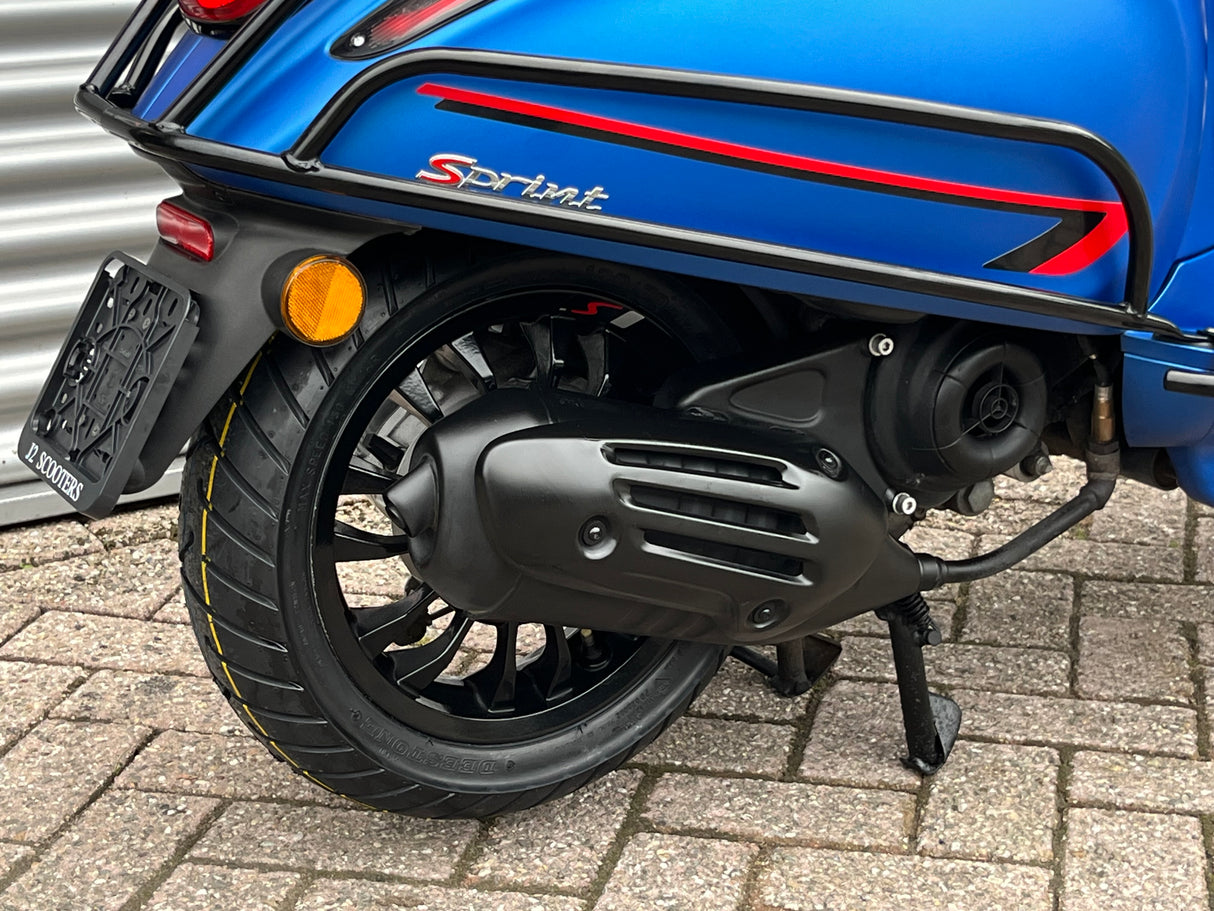 Vespa Sprint | 80cc | Blu Vivace | 1 eig