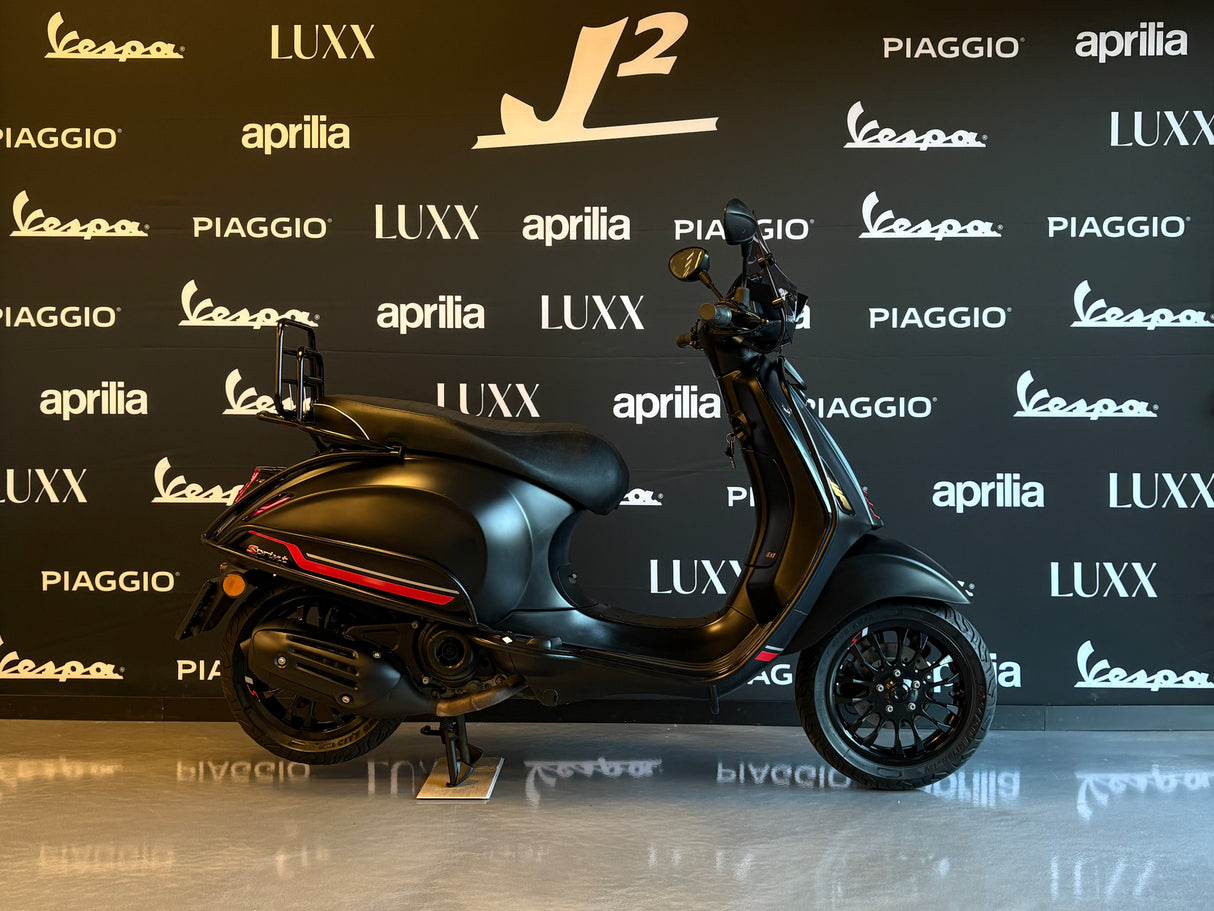 Vespa Sprint | Mat Zwart | 1 eig