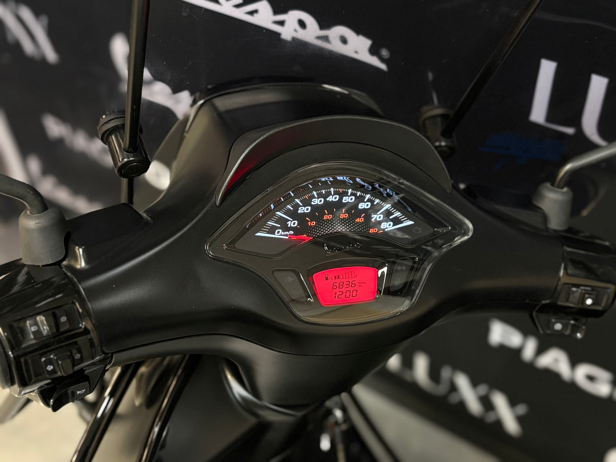 Vespa Sprint | Mat Zwart | 1 eig