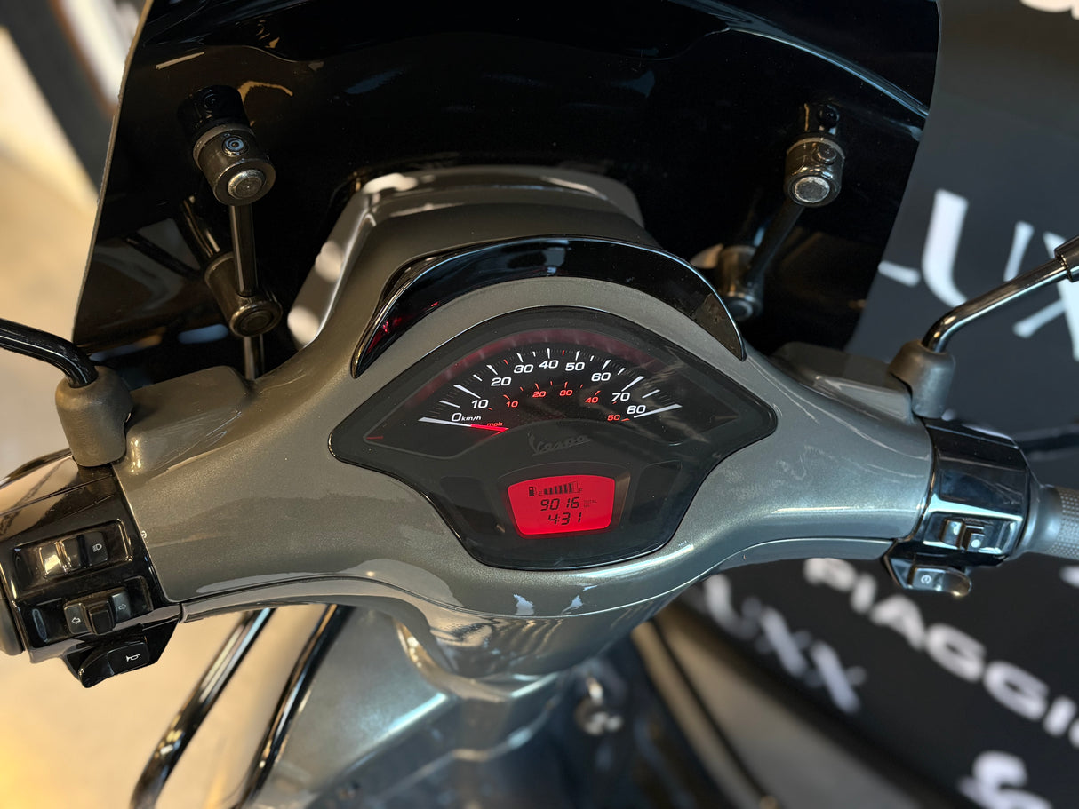 Vespa Sprint | Champange Quartz