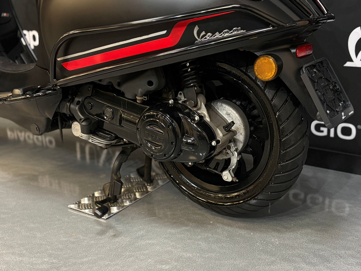 Vespa Sprint | Mat Zwart | 1 eig