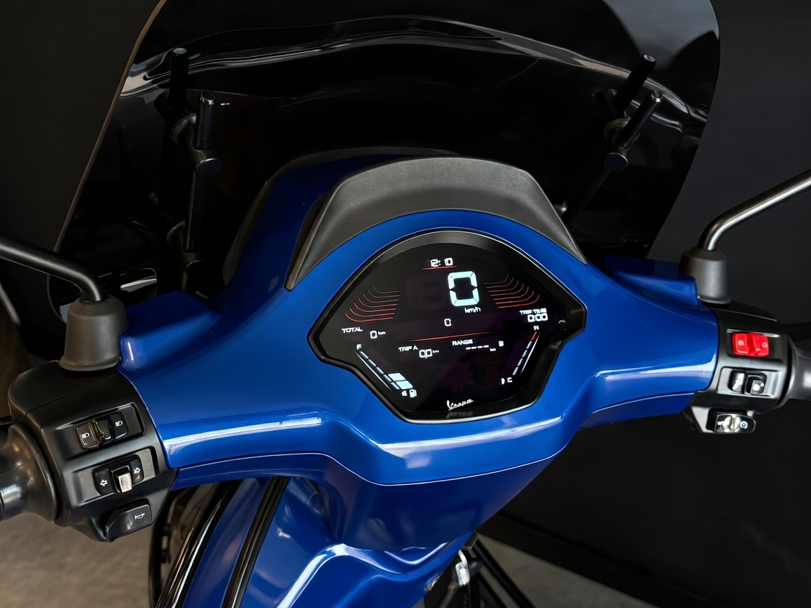 Vespa Sprint | BMW San Marino Blue