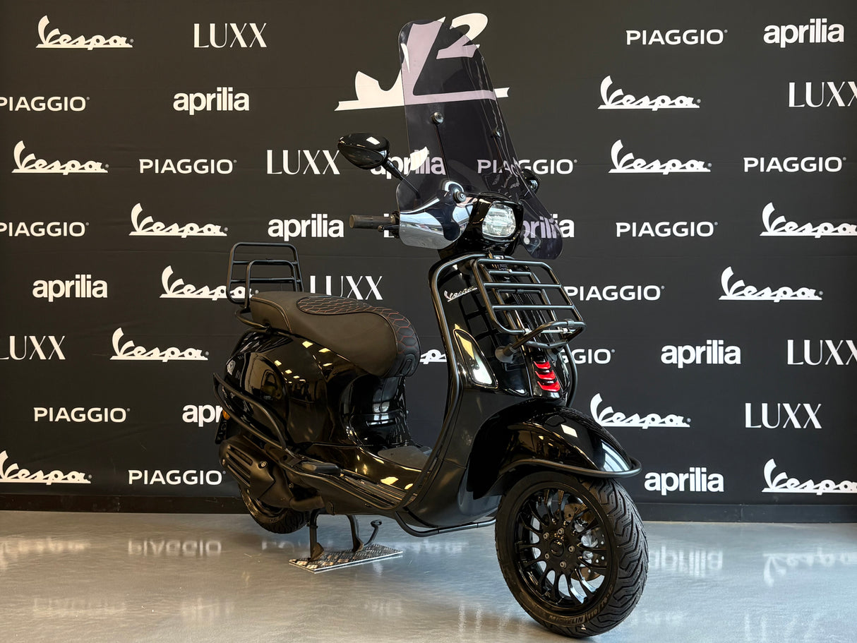 Vespa Sprint | Glans Zwart | 1e eig