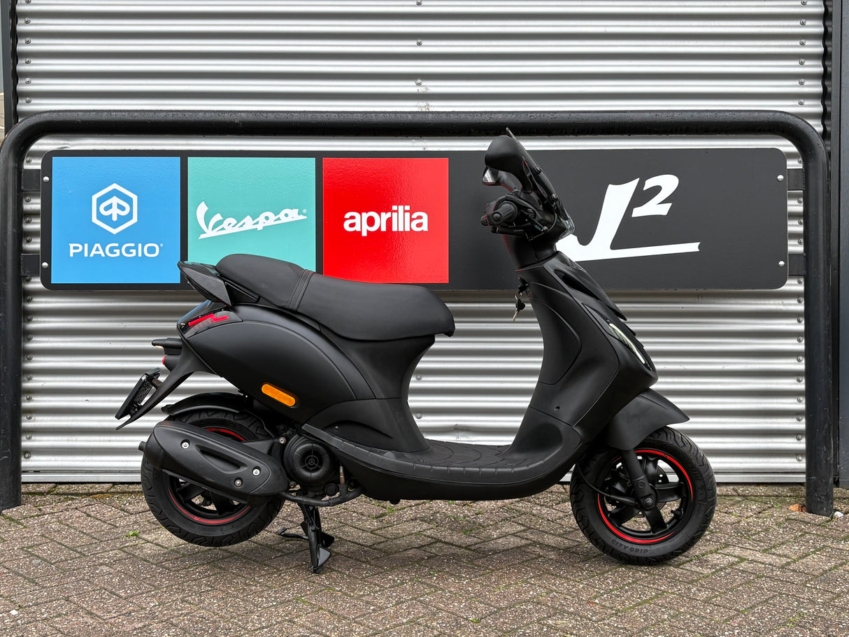 Piaggio Zip | Mat Zwart