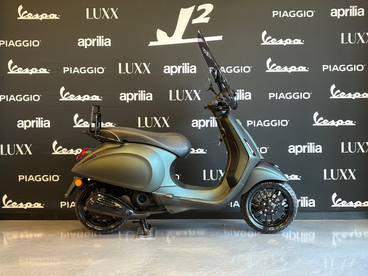 Vespa Primavera | Cobra Green