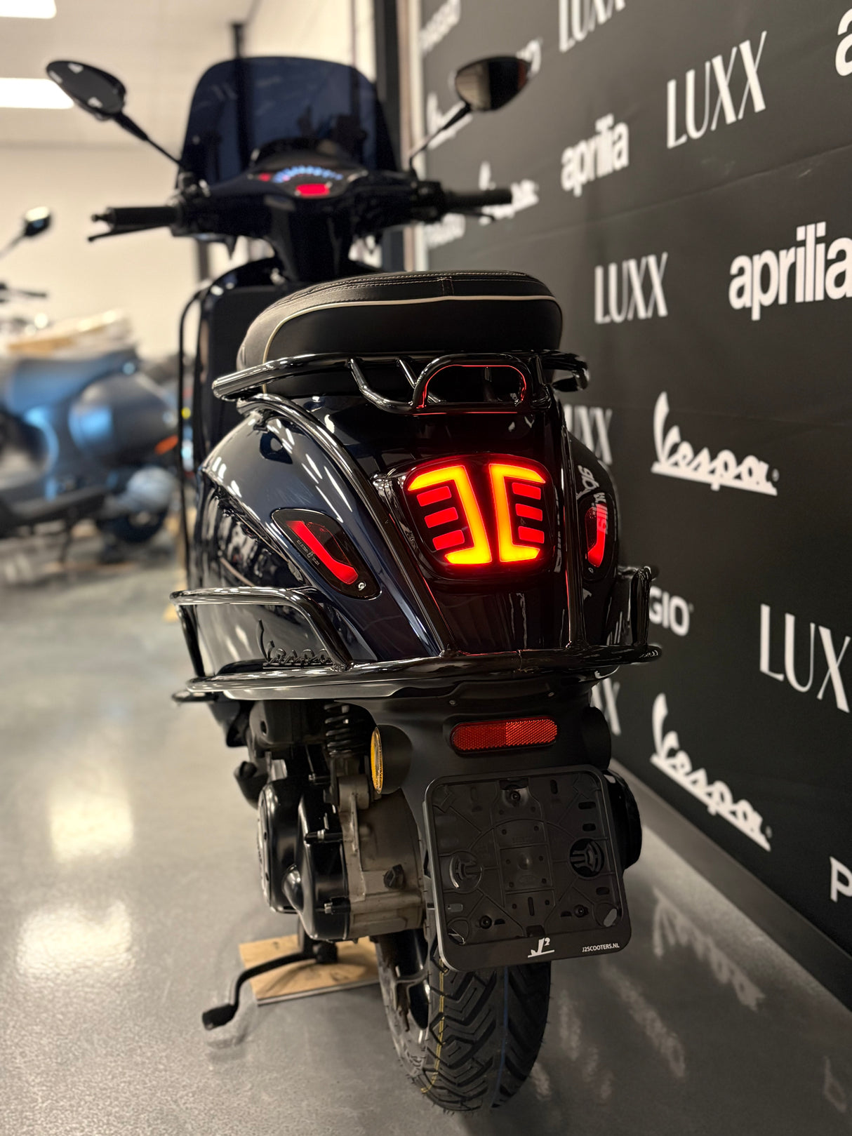 Vespa Sprint | Dark Midnight Blu