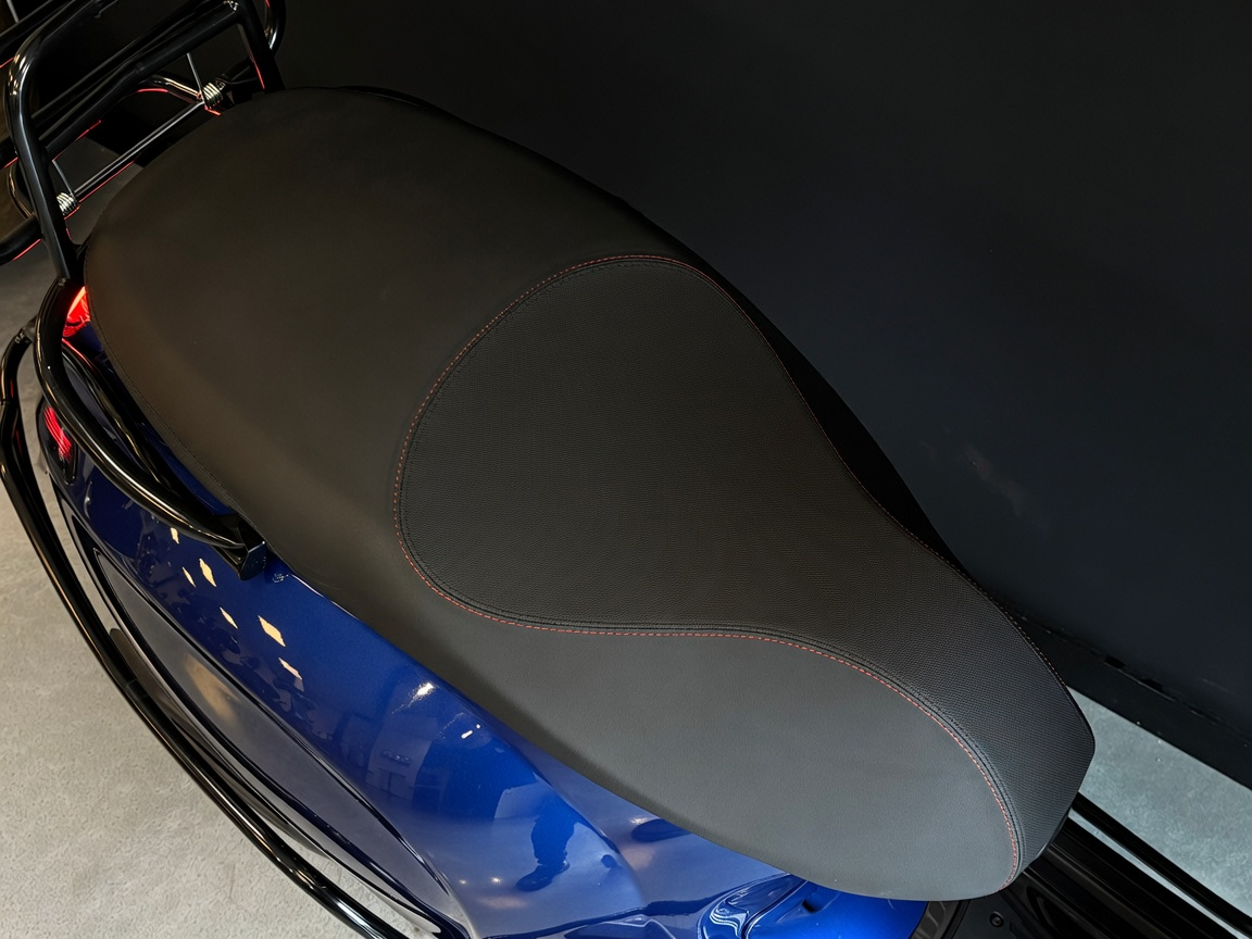 Vespa Sprint | BMW San Marino Blue
