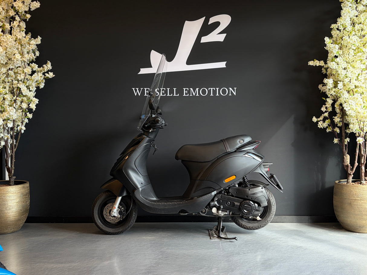 Piaggio Zip | Matt Zwart