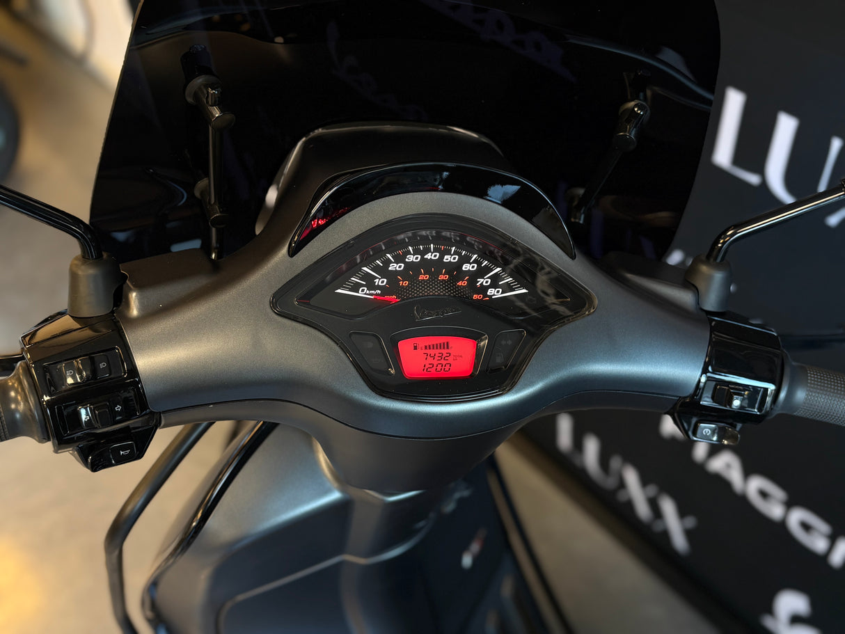 Vespa Sprint | Mat Grijs | Akra