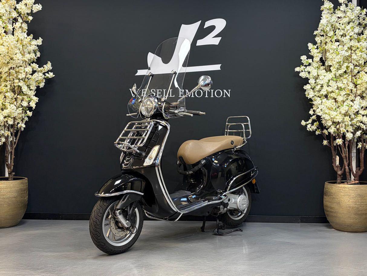 Vespa Primavera | Glans Zwart
