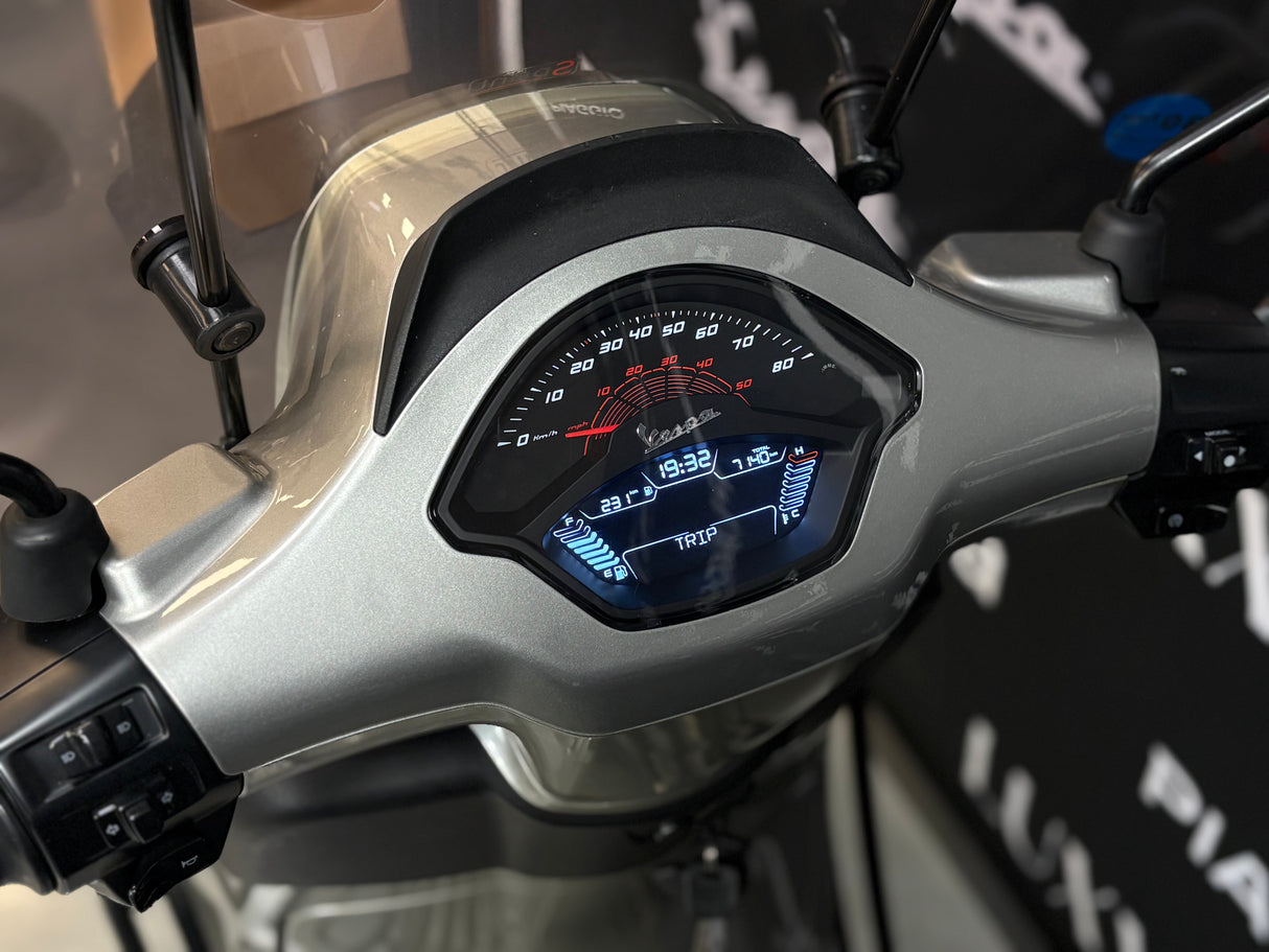 Vespa Sprint | White Gold