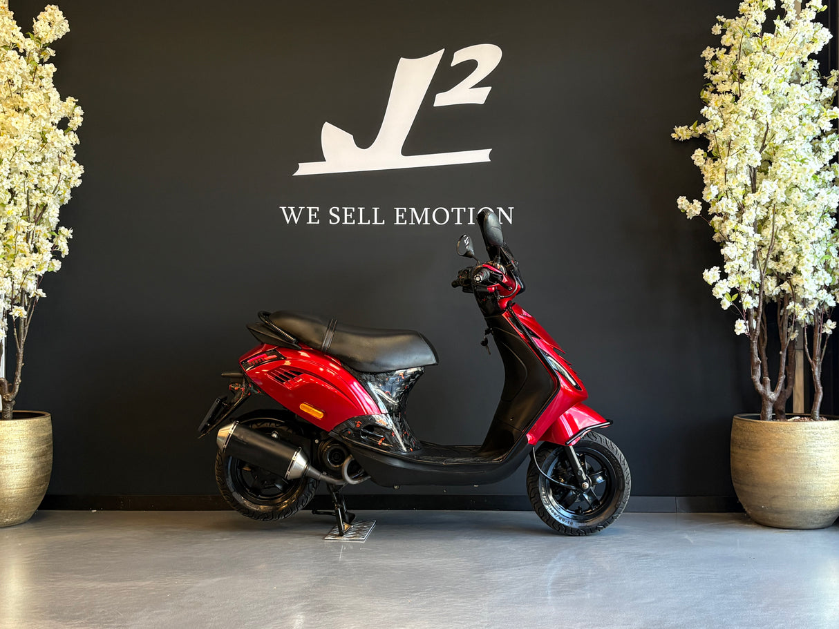 Piaggio Zip | Candy Red | Forged Carbon