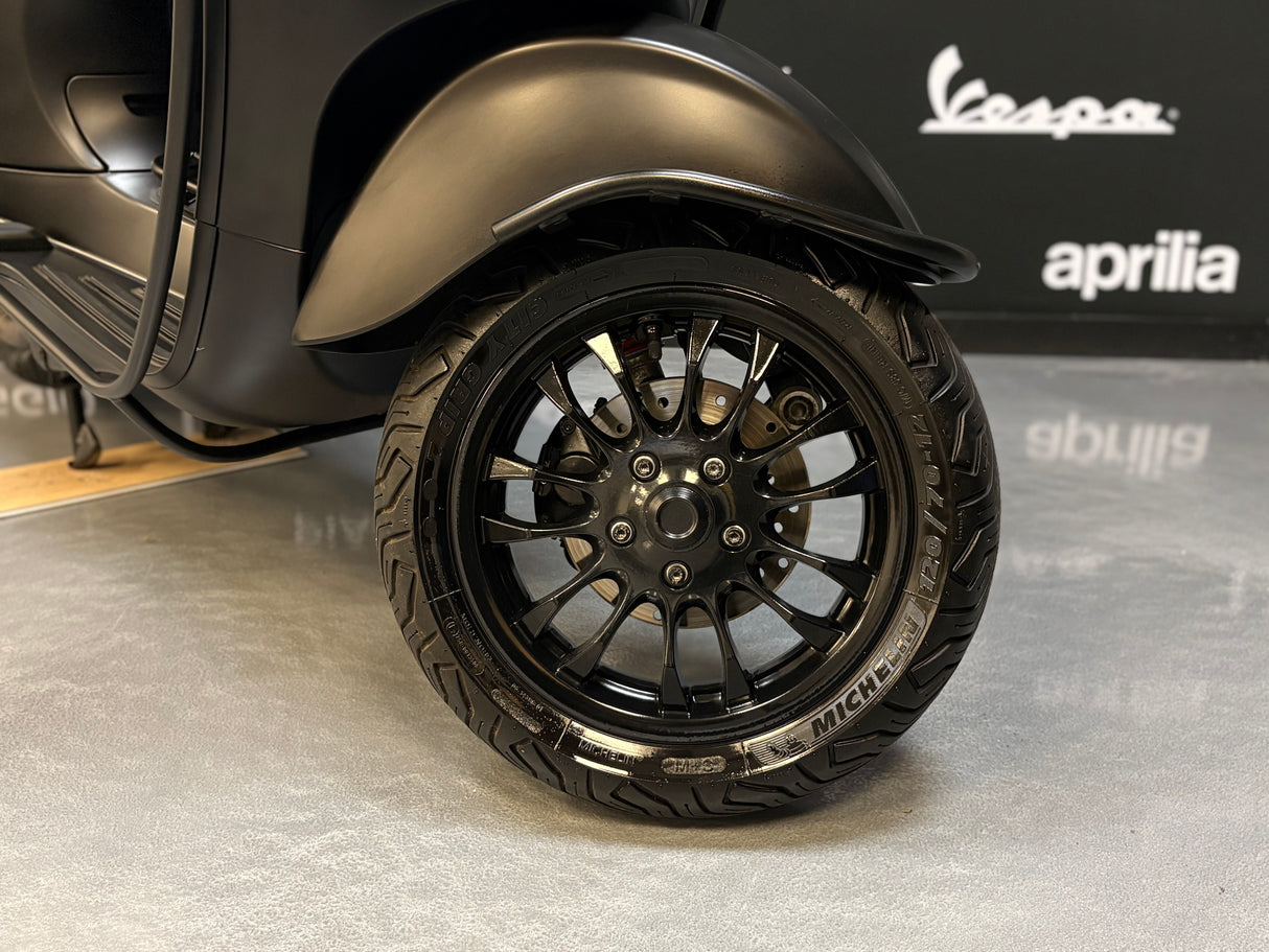 Vespa Sprint | Mat Zwart | 1 eig