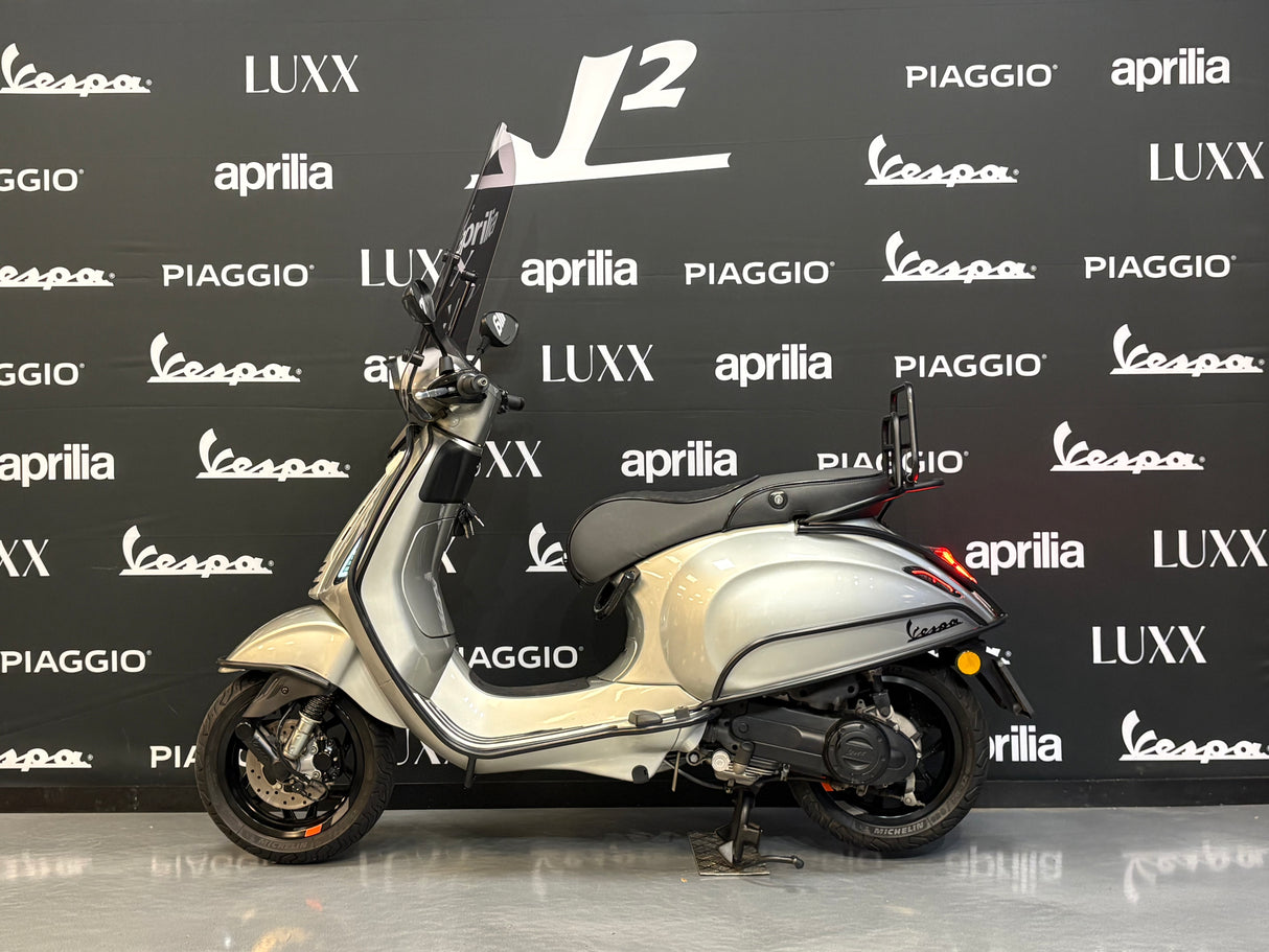 Vespa Sprint | White Gold