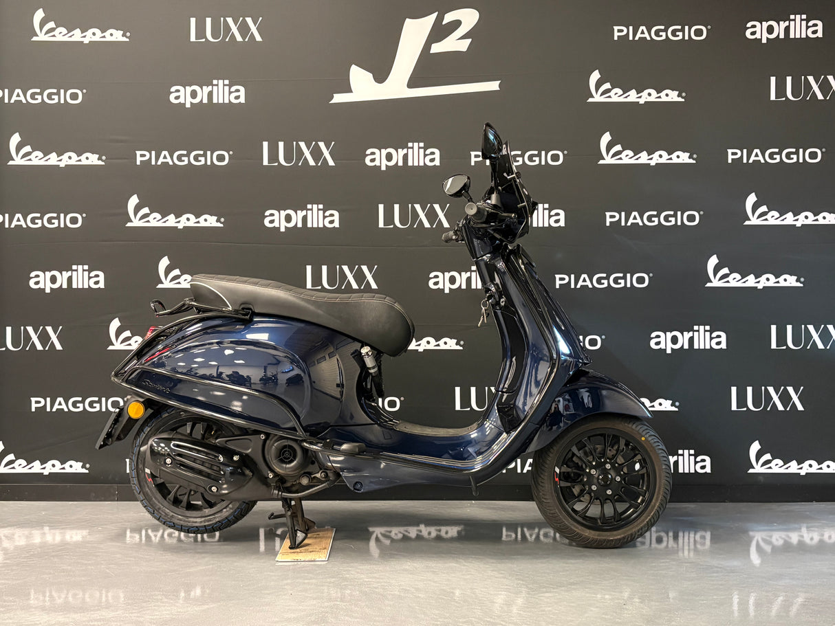 Vespa Sprint | Dark Midnight Blu