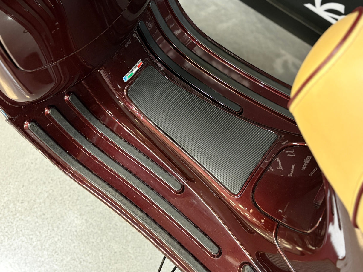 Vespa LXV | Candy Apple Red | 1 eig