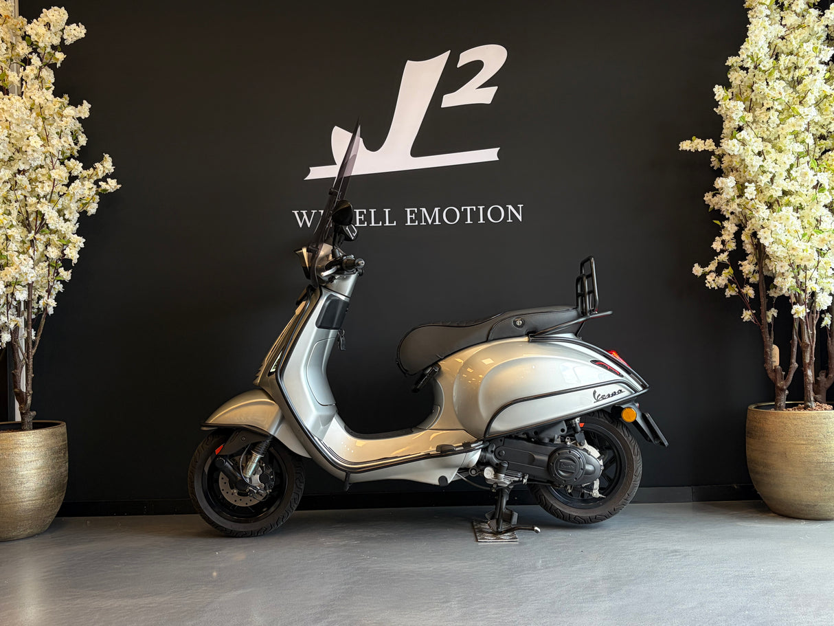 Vespa Sprint | White Gold