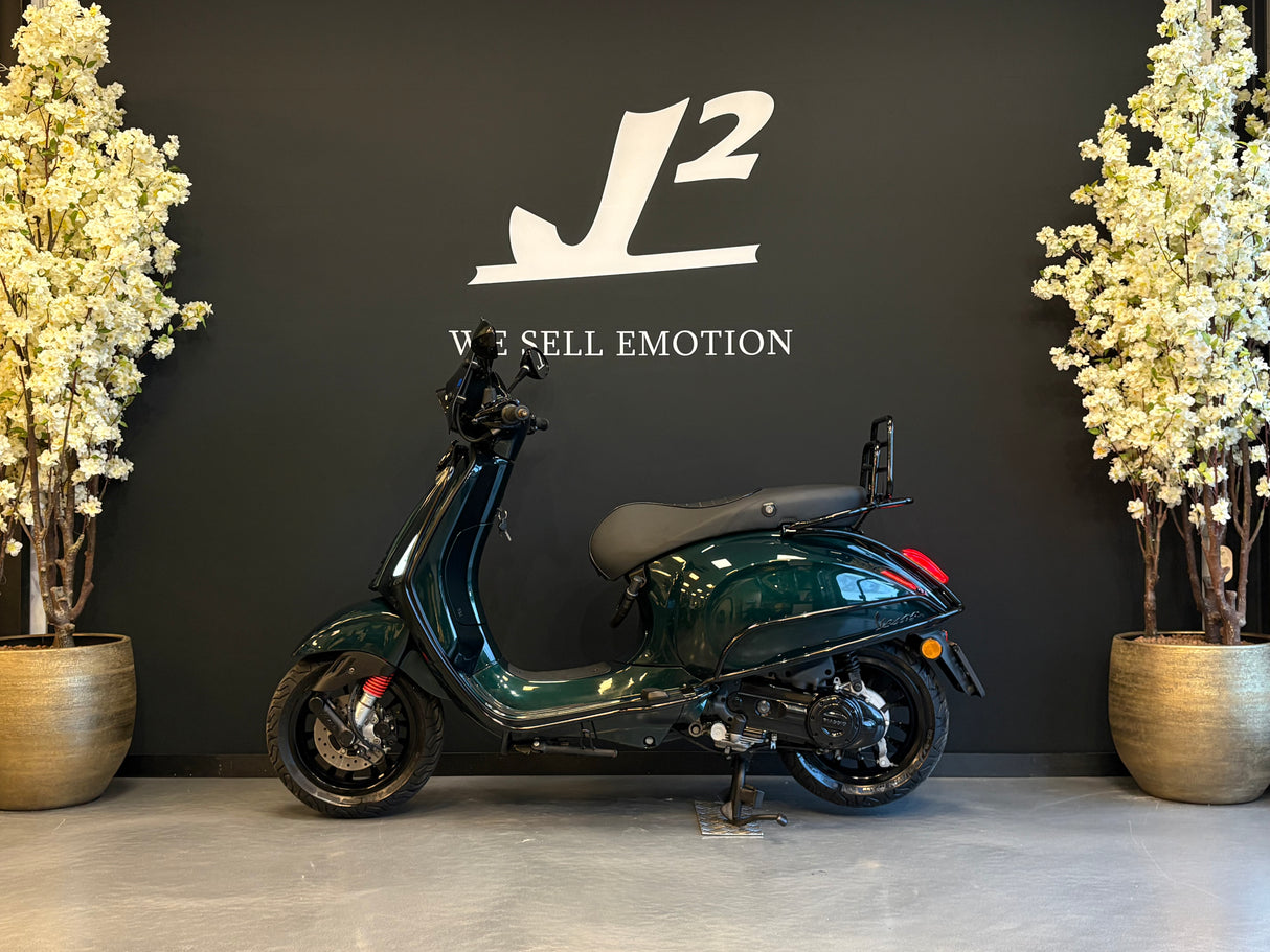 Vespa Sprint | Jaguar Green