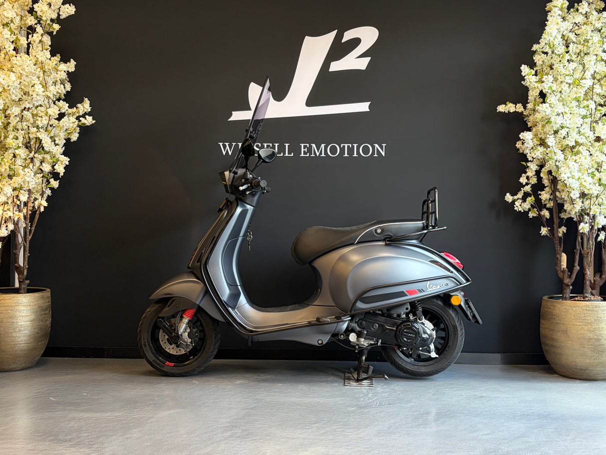 Vespa Sprint | Grigio Titano