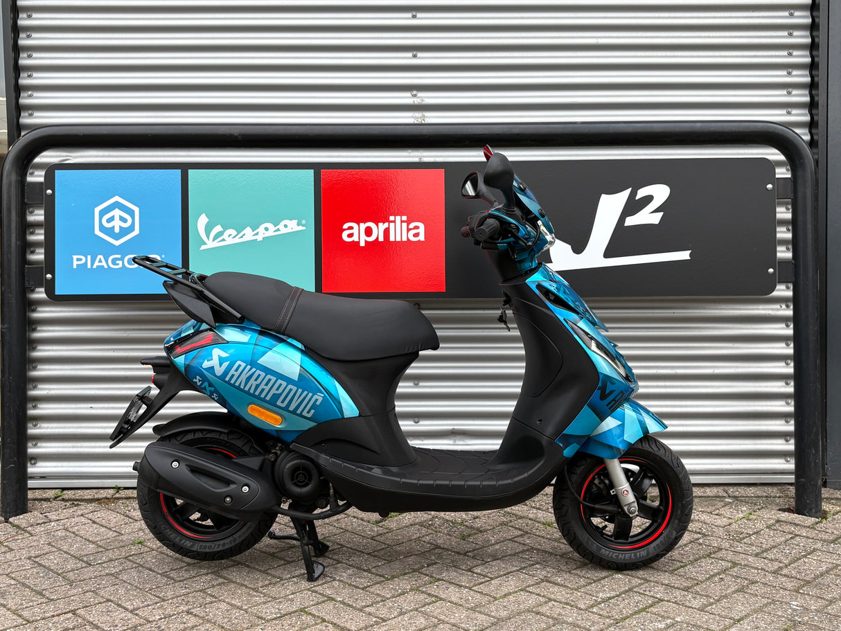 Piaggio Zip | Akrapovic Airbrush