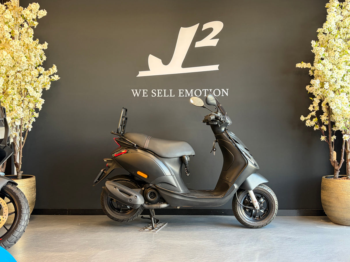 Piaggio Zip | Mat Zwart