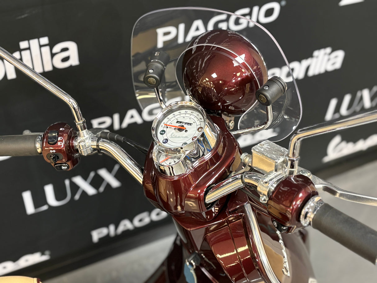 Vespa LXV | Candy Apple Red | 1 eig