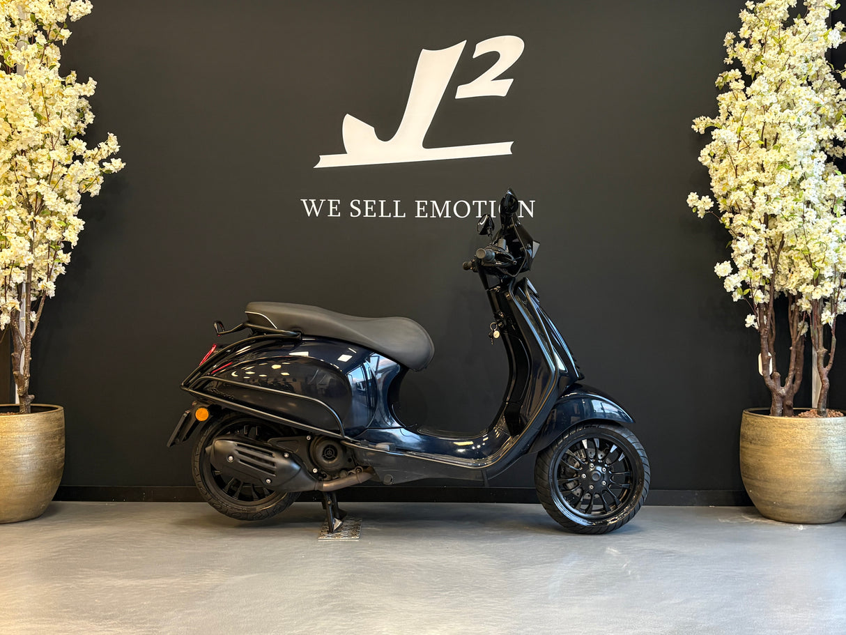 Vespa Sprint | Dark Midnight Blu