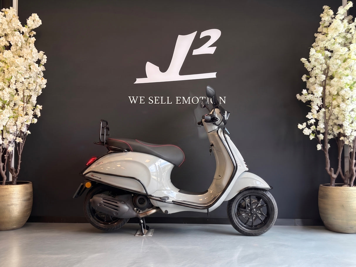 Vespa Sprint | Porsche Krijt Grijs