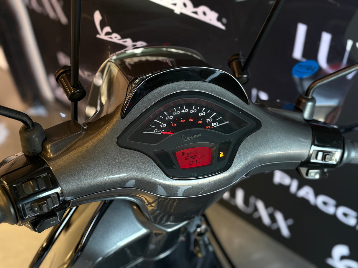 Vespa Sprint | Porsche Agaat Grijs