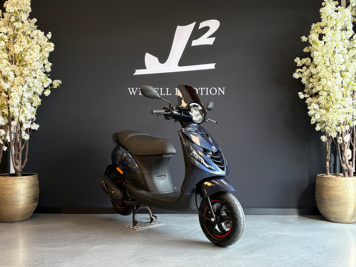 Piaggio Zip | Midnight Blu | 1 eig