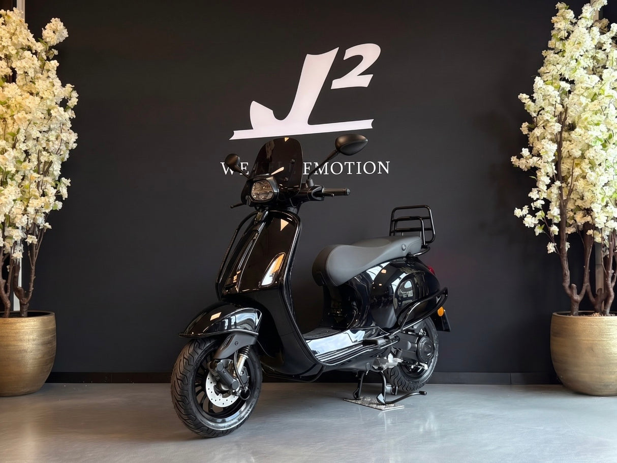 Vespa Sprint | Midnight Black