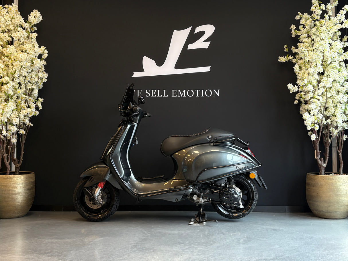Vespa Sprint | Agaat Grijs | 1 eig